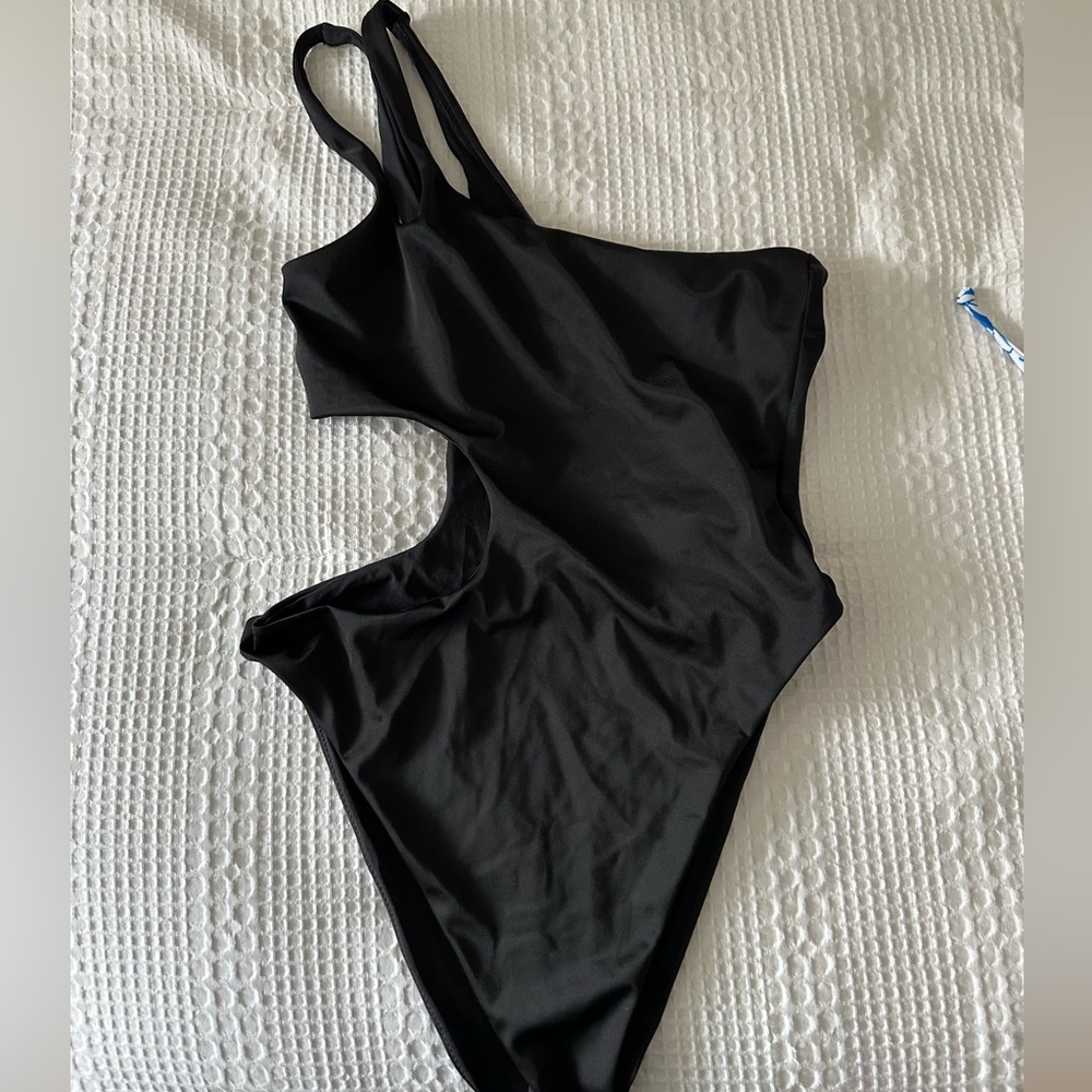 H&M Cut out high cut one piece